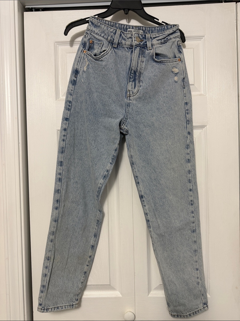 Zara Light Blue Boyfriend Jeans with Subtle Distress